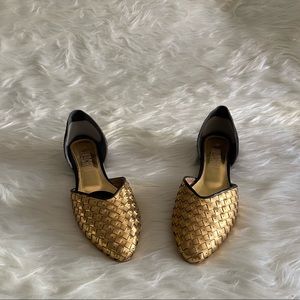 Inochhi brand new gold and faux fur flats